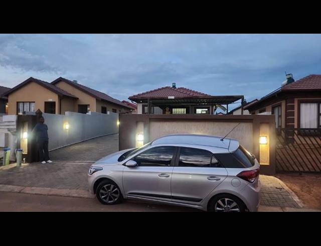 2 BEDROOM HOUSE FOR SALE IN SOSHANGUVE EAST